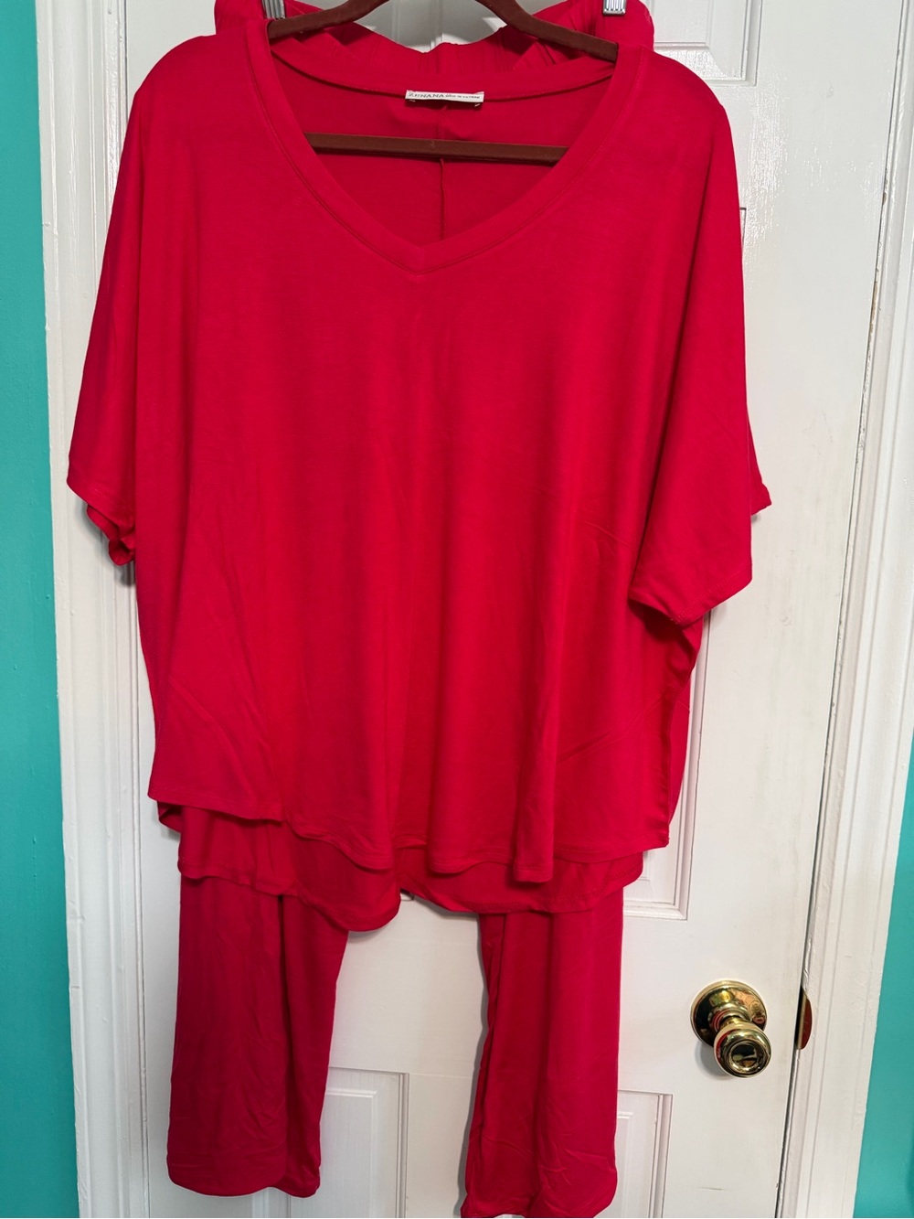 Women's 1X (14/16) V-Neck Short Sleeve Set in Bright Red, NIB, $28
